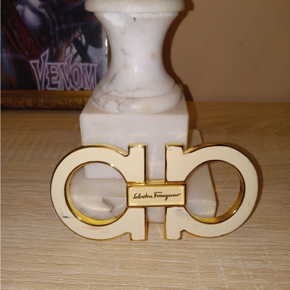 Salvatore Ferragamo Cream and Gold Belt Buckle - Picture 1 of 2